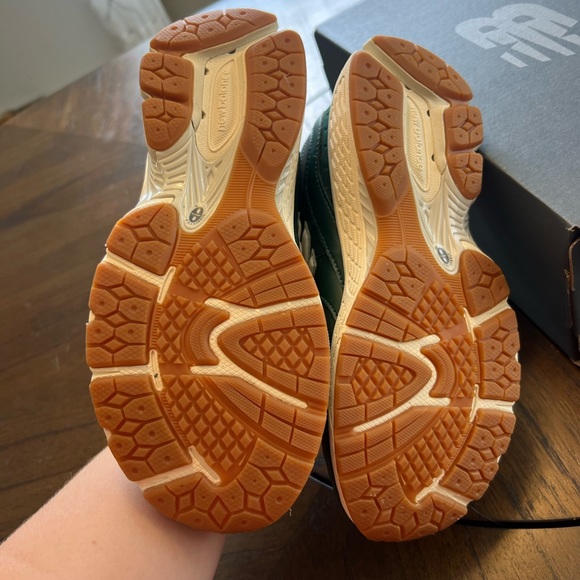 Green Beige 2002 Rs New Balance. - Picture 3 of 4